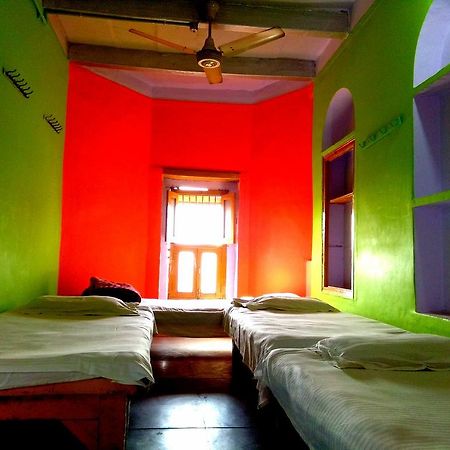 Yogi Lodge Varanasi Dış mekan fotoğraf
