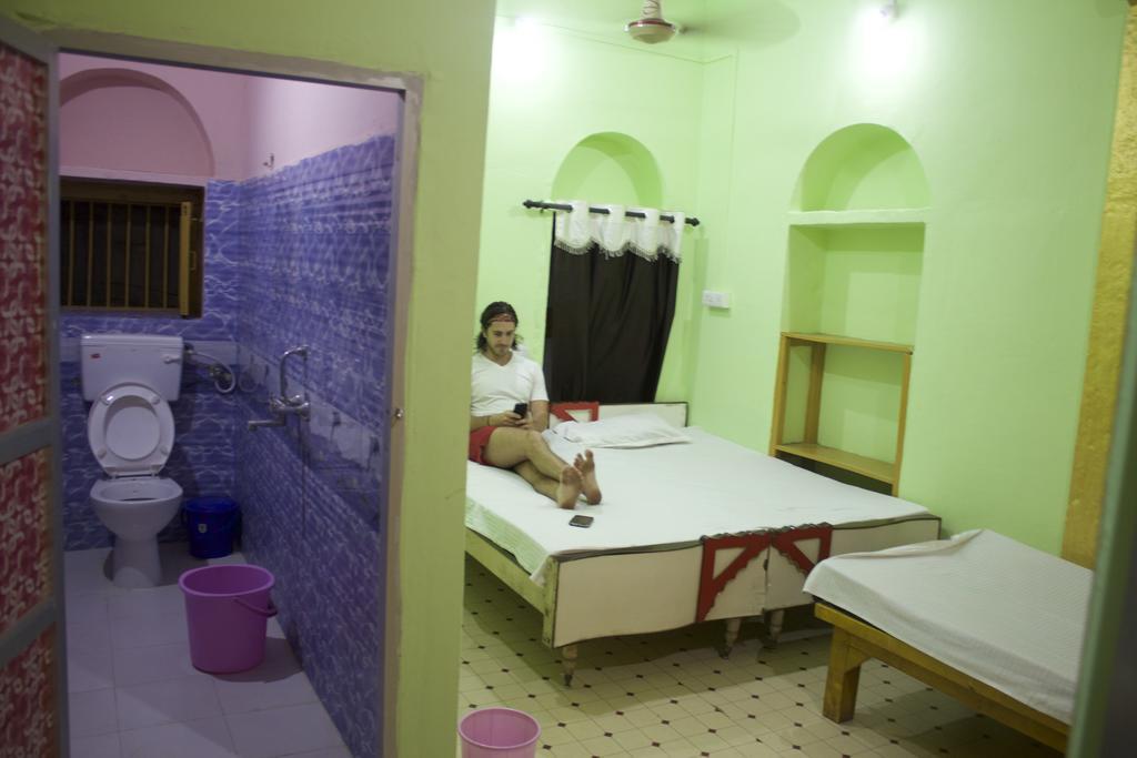 Yogi Lodge Varanasi Dış mekan fotoğraf