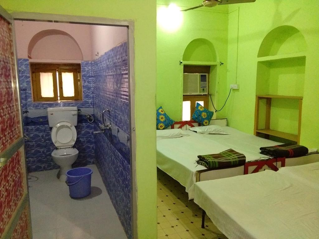 Yogi Lodge Varanasi Dış mekan fotoğraf