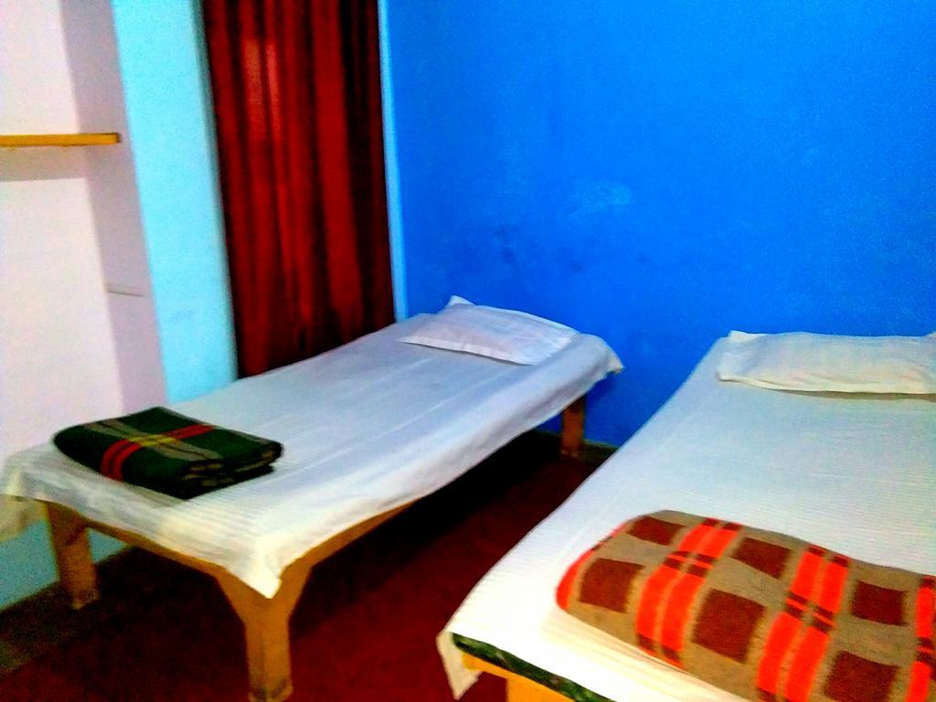 Yogi Lodge Varanasi Dış mekan fotoğraf