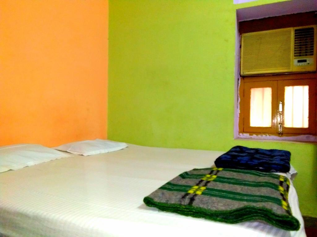 Yogi Lodge Varanasi Dış mekan fotoğraf