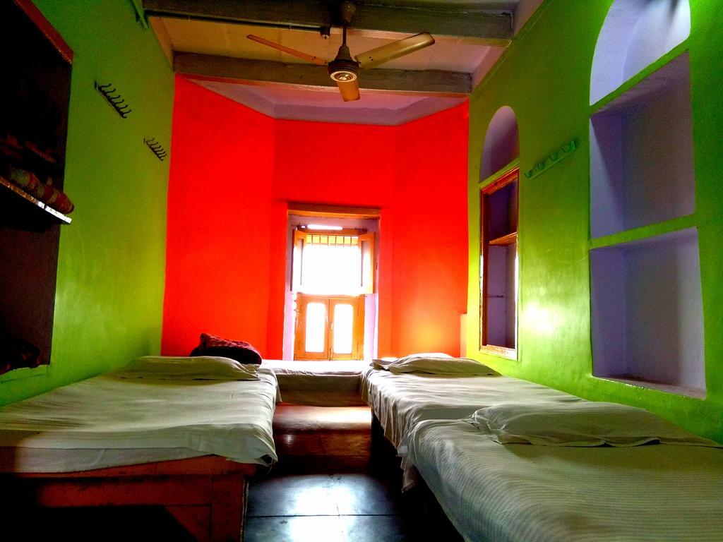 Yogi Lodge Varanasi Dış mekan fotoğraf
