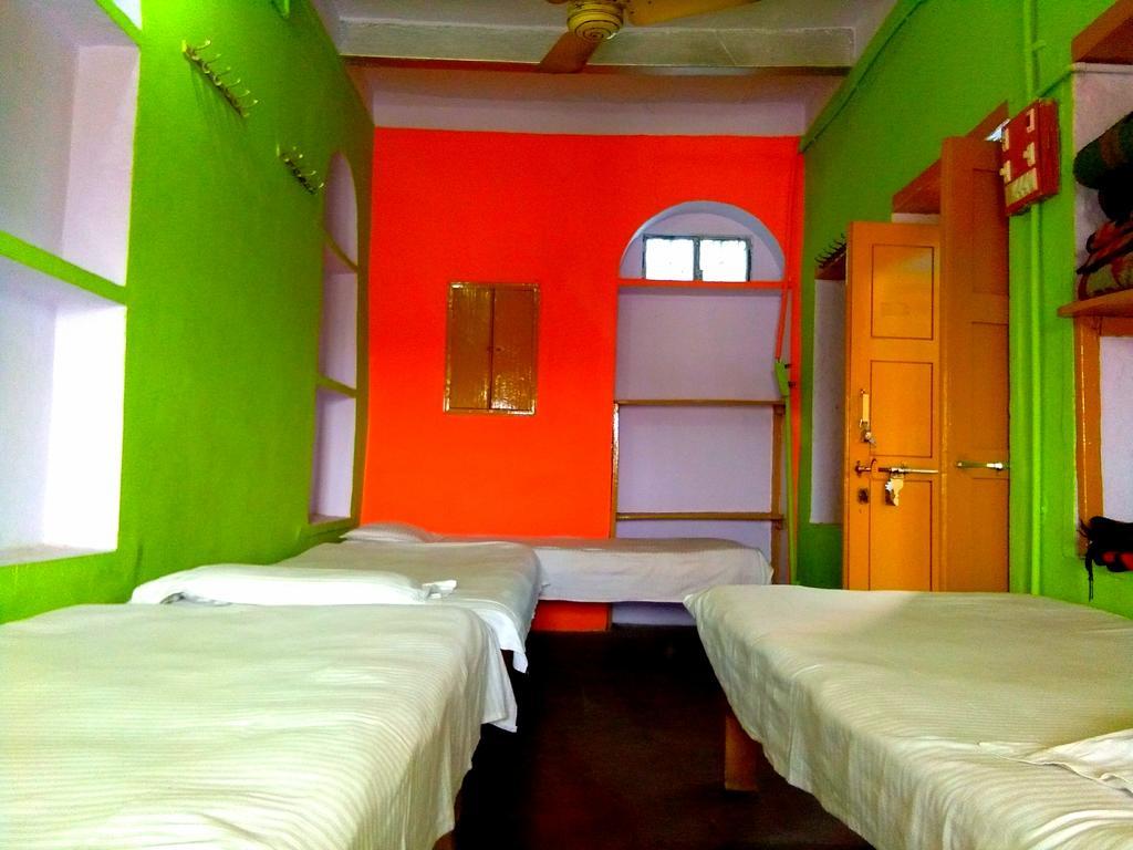 Yogi Lodge Varanasi Dış mekan fotoğraf